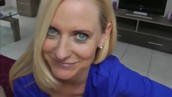 Blonde deutsche Milf Dirty Tina bei Sex mit jungen Stiefsohn gefilmt